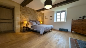 5 chambres, fer et planche à repasser, lit parapluie, Wi-Fi gratuit