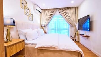 Economy-Apartment, Balkon, Stadtblick | 1 Schlafzimmer, Schreibtisch, laptopgeeigneter Arbeitsplatz