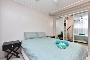 6 bedrooms, iron/ironing board, internet, bed sheets