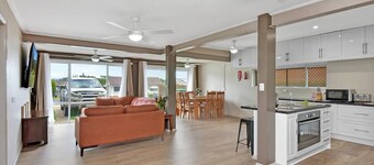 Entertainer with Pool Cessnock