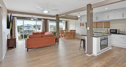 Entertainer with Pool Cessnock