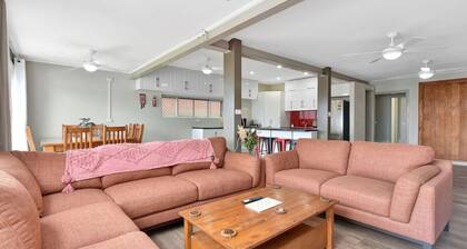 Entertainer with Pool Cessnock