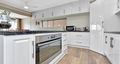 Hunter Valley Group Retreat | Pool | Sleeps 16