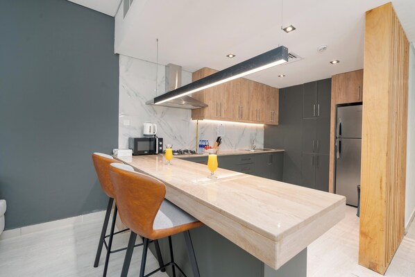 55-inch Smart TV with digital channels - Samaya Holiday Homes - Marina luxury Suites (Dubai)