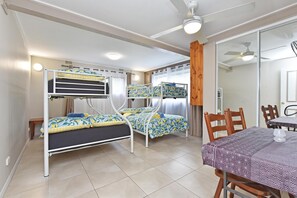 3 bedrooms, iron/ironing board, Internet, bed sheets