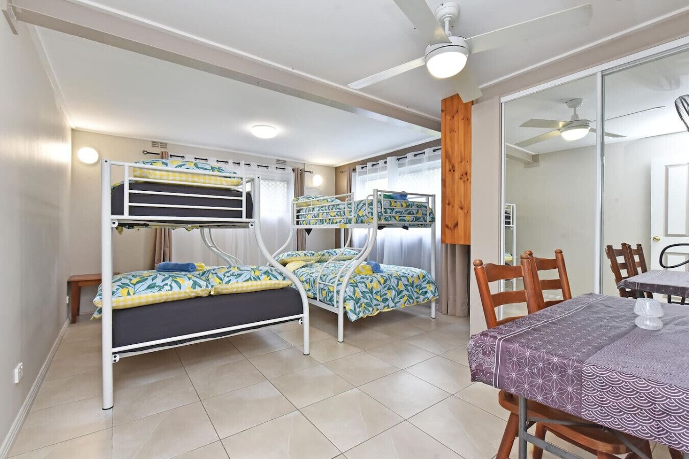 3 Schlafzimmer, Schreibtisch, Bügeleisen/Bügelbrett, WLAN