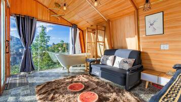 Design Double Room | Free WiFi, bed sheets