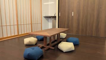 Familie studio suite | Woonruimte | Lcd-televisie, Netflix en streamingdiensten