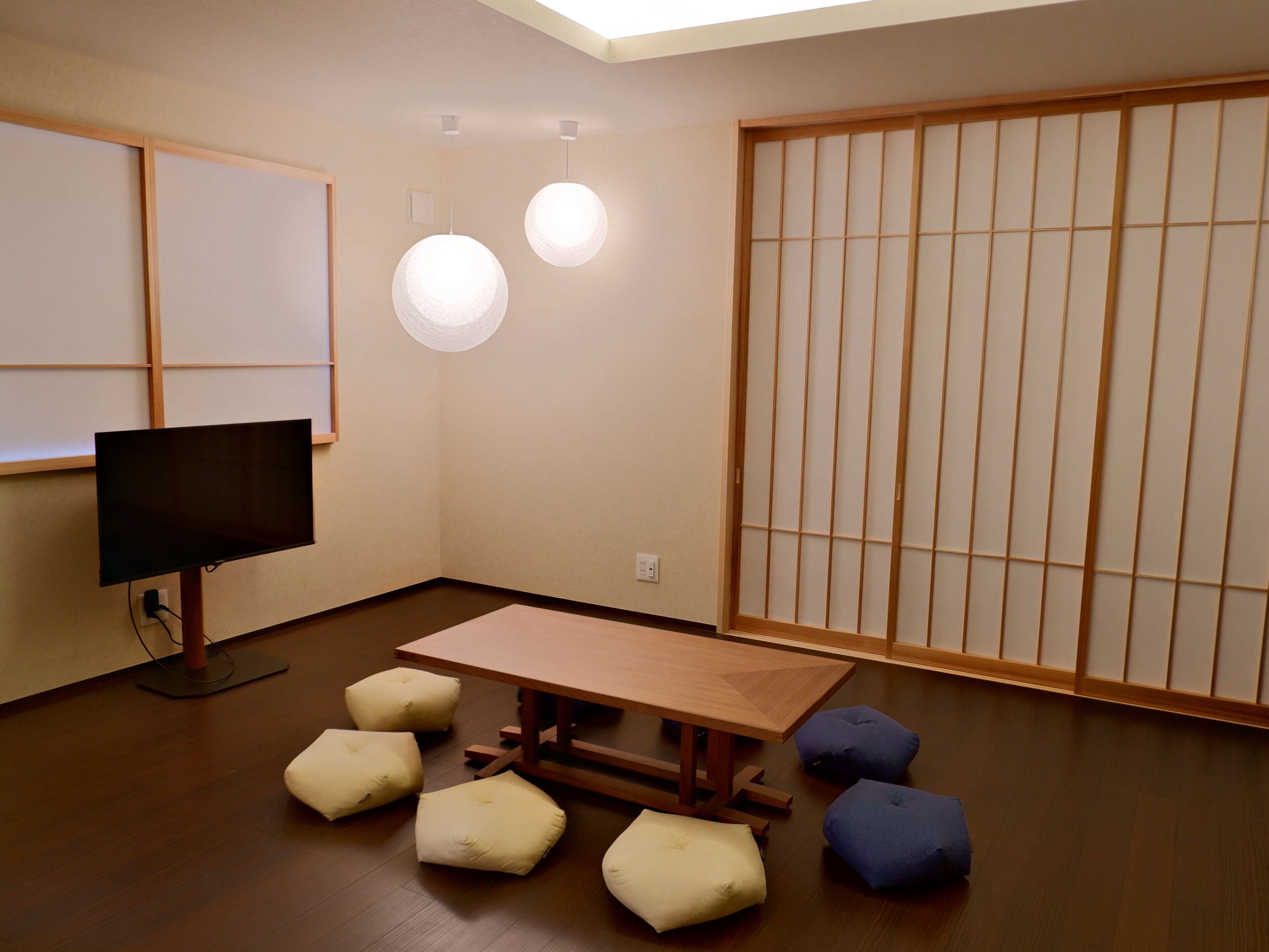 Family Studio Suite | Living area | LCD TV, Netflix, streaming services