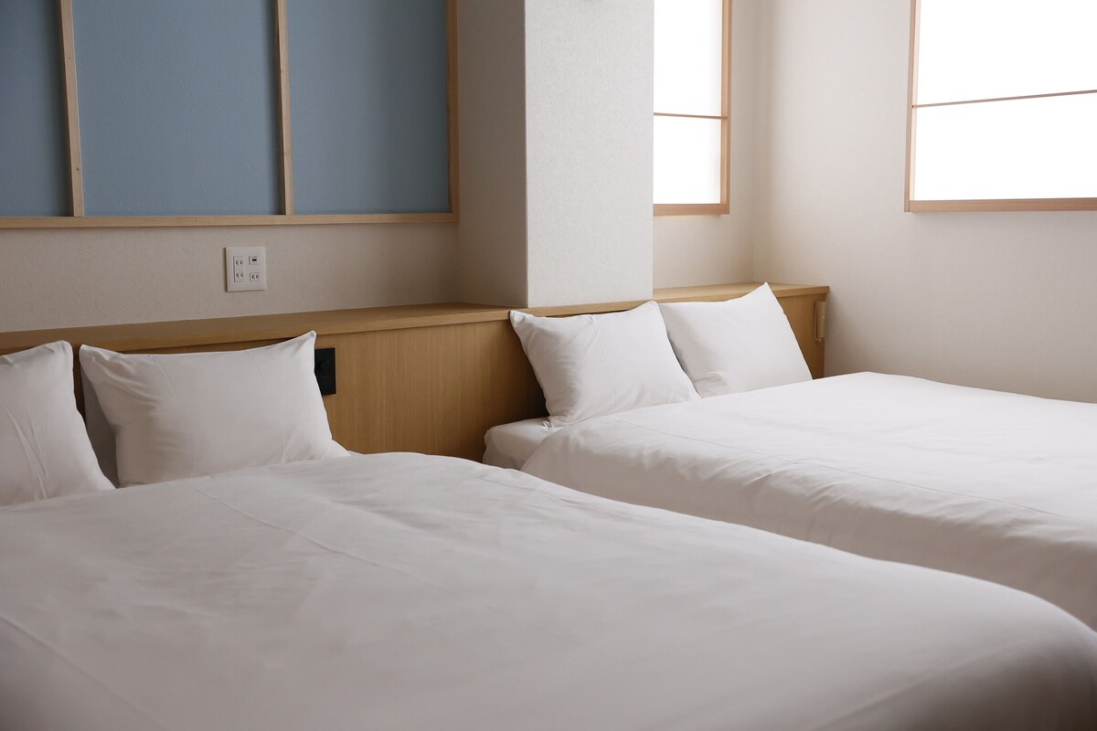 Free WiFi, bed sheets