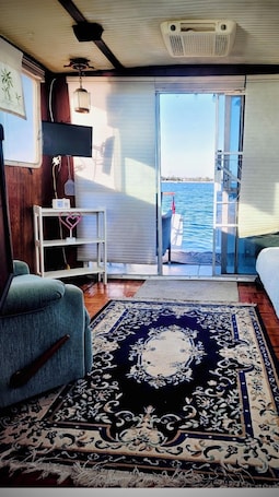 Comfort Cabin, Bay View | Living area