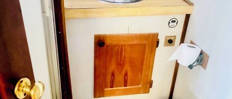 Cabaña Confort, vistas a la bahía | Baño | Artículos de higiene personal gratuitos y papel higiénico