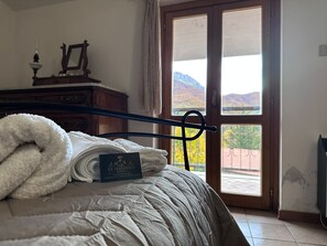 Acesso à internet, roupa de cama