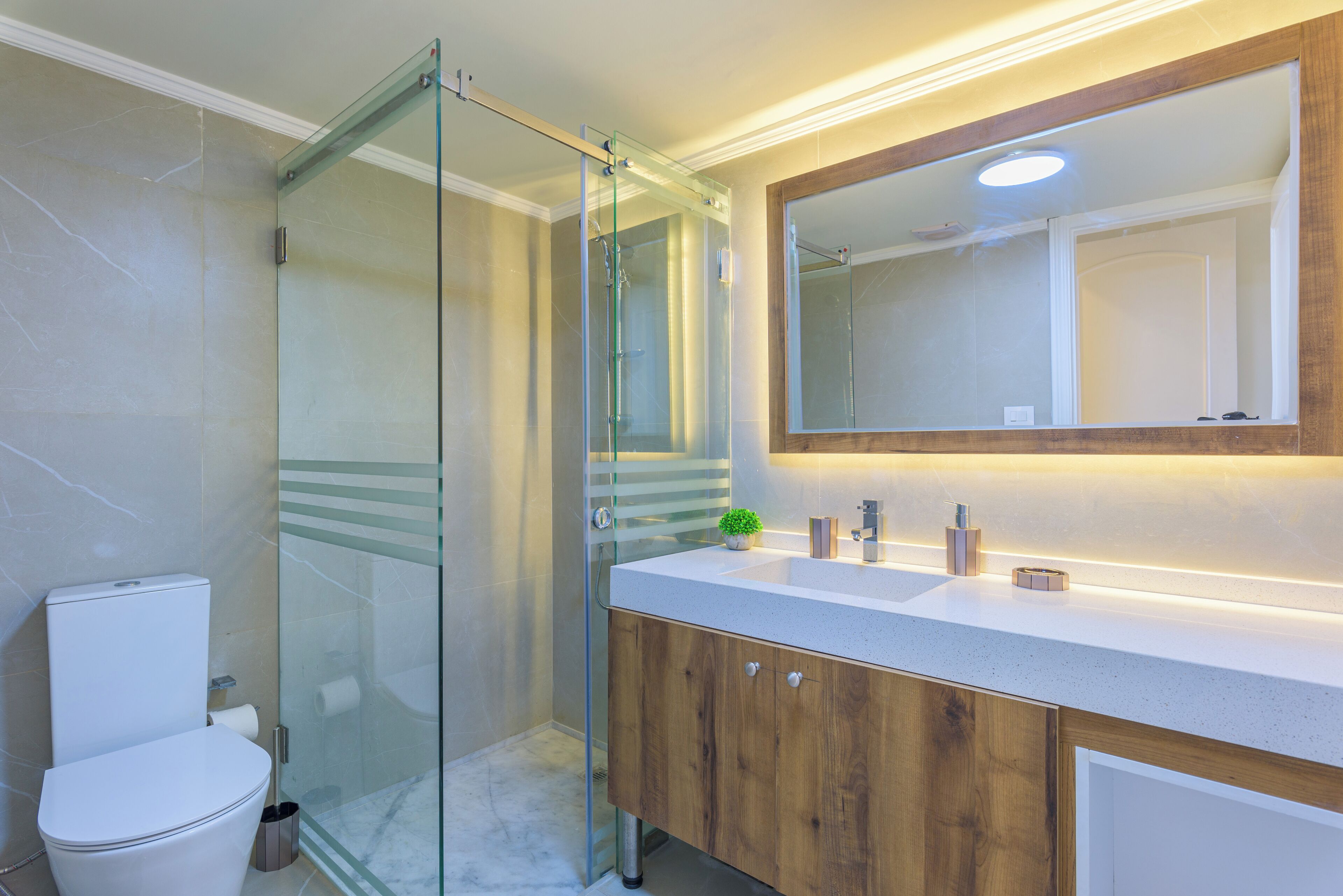 Appartement, 3 slaapkamers, balkon, uitzicht op de stad | Badkamer | Een douche, een regendouche, gratis toiletartikelen, een haardroger