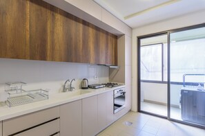 Căn hộ, 3 phòng ngủ, ban công, quang cảnh thành phố | Bếp riêng | Tủ lạnh, lò vi sóng, lò nướng, bếp nấu