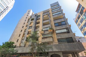 Exterior - Crest - 3 Bedroom Apartment in Hamra (Beirut)