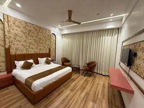 豪華單人房, 1 張標準雙人床 | 房內夾萬、書桌、手提電腦工作空間