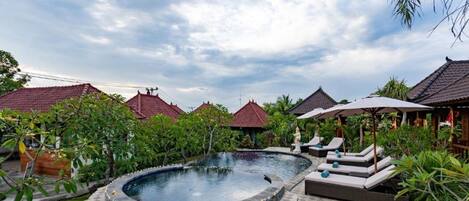 ด้านหน้าที่พัก