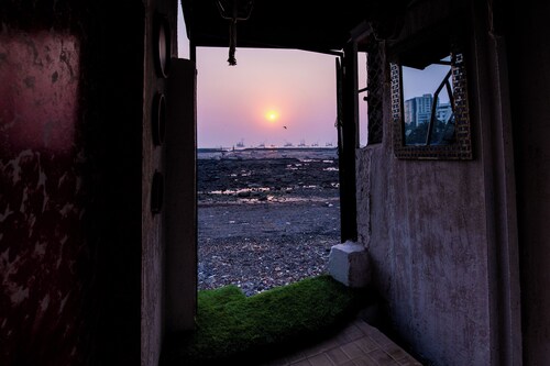 Swank at Sunset 1BR  Studio Apartment