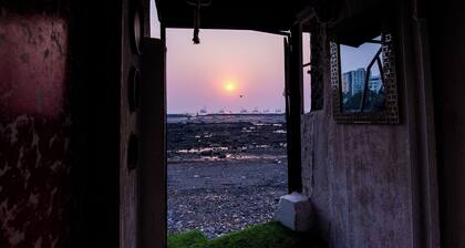 Swank at Sunset 1BR Studio Apartment