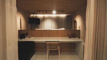 Deluxe Double Room, Lanai | Premium bedding, pillowtop beds, minibar, laptop workspace