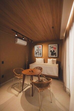 Familiestudio-suite | Premium-sengetøj, senge med topmadrasser, minibar