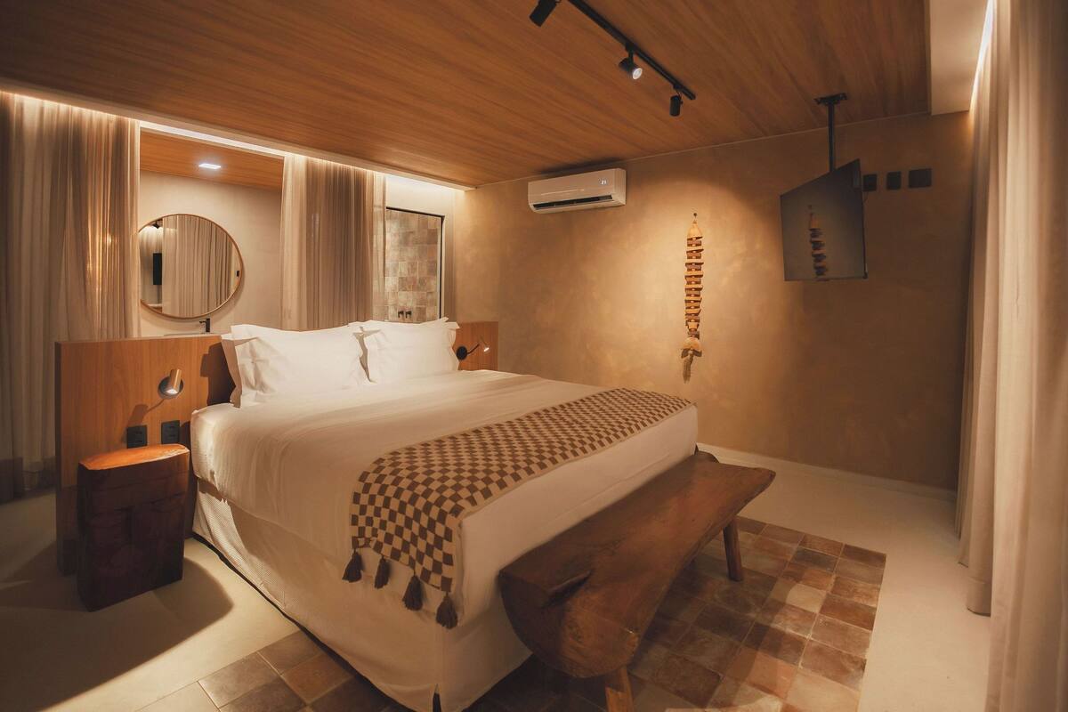 Kamar Double Deluks, beranda | Seprai premium, bantalan ekstra lembut, dan minibar