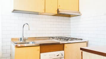 Fridge, microwave, stovetop, cookware/dishes/utensils
