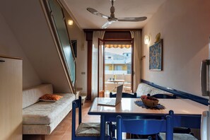 TV - Oceanview apartment with two terraces (Bibione)