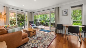 Living area - Kookaburra Beachside Apartment - 176 Alcorn Street - Suffolk Park (Byron)