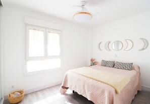 2 bedrooms, iron/ironing board, WiFi, bed sheets