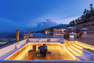 Outdoor pool, open 9:00 AM to 9:30 PM, pool umbrellas, pool loungers