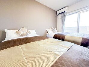 Habitación básica con 2 camas individuales