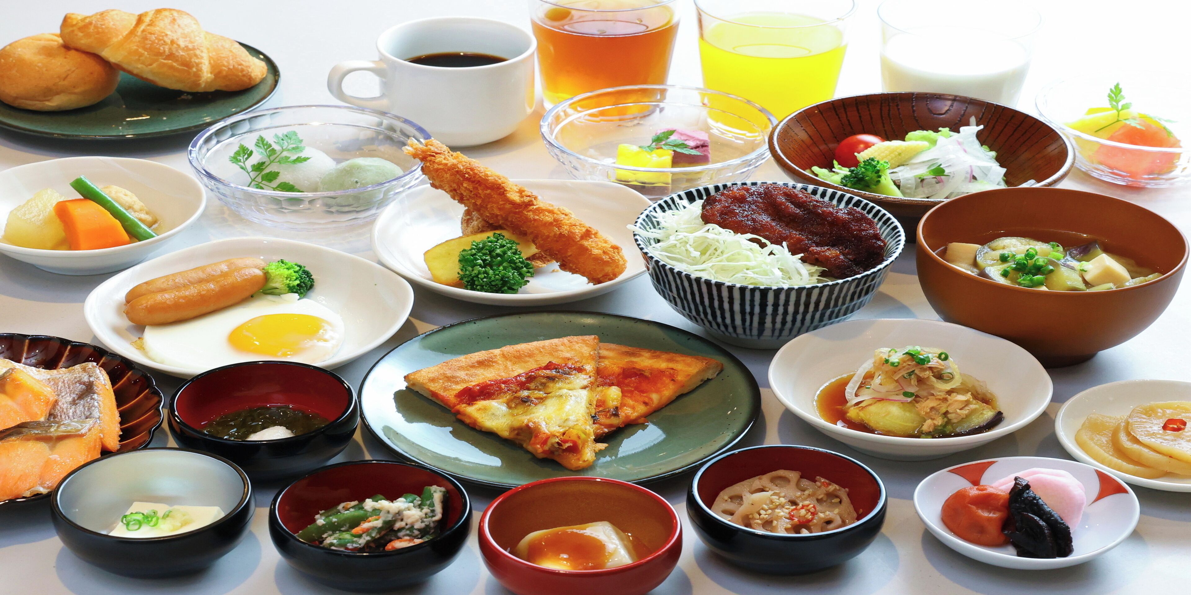 Daily buffet breakfast (JPY 2000 per person)