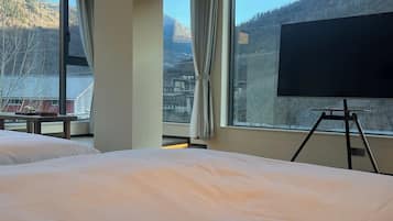 Deluxe Twin Room, Mountain View | Premium bedding, down comforters, laptop workspace, free WiFi