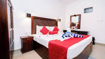 Suite, Oceanfront | Laptop workspace, free WiFi, bed sheets