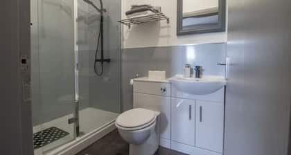 Lugton Rooms - 1 bedroom suite