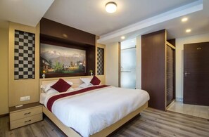 Deluxe Double Room, City View | Desk, laptop workspace, free WiFi