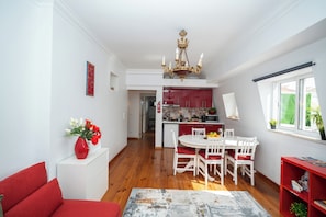 Apartamento, 2 quartos, para fumantes, sacada | Sala de jantar