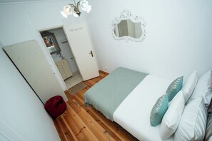 Apartment, 2 Bedrooms, Smoking, Balcony | Living room