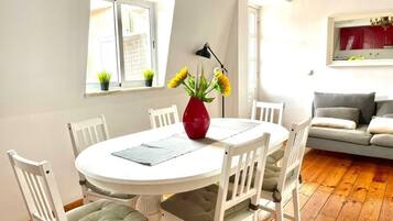 Apartment, 2 Bedrooms, Smoking, Balcony | Dining room