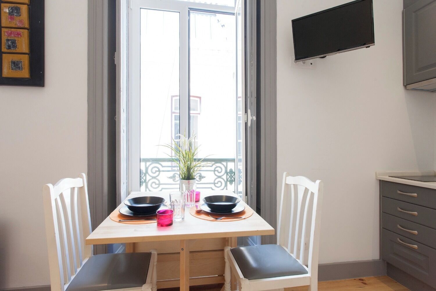 Apartment, 1 Bedroom, City View | Dining room