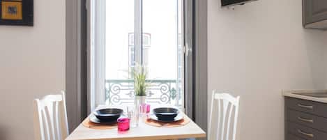 Appartement, 1 slaapkamer, uitzicht op de stad | Dineerruimte