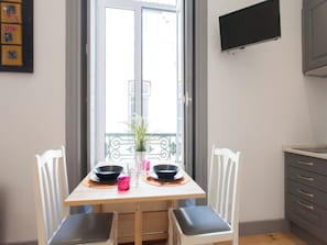 Departamento, 1 habitación, vista a la ciudad | Comedor