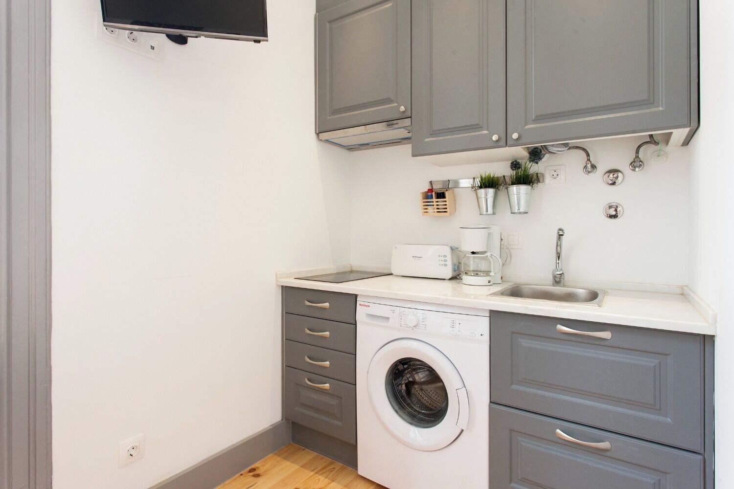 Apartment, 1 Bedroom, City View | Laundry