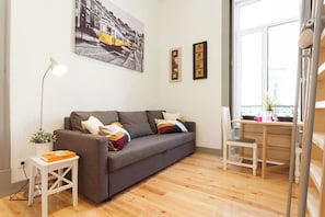 Apartment, 1 Bedroom, City View | Living room
