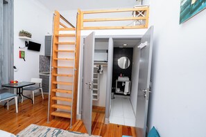 Apartment, 1 Bedroom, City View | Bathroom