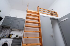 Apartment, 1 Bedroom, City View | Interior