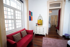 Apartment, 1 Bedroom, City View | Living room