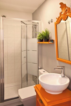 Apartment, 1 Bedroom, City View | Bathroom - 1 Bedroom Apartment Located in the Heart of Lisbon City (Lisbon)